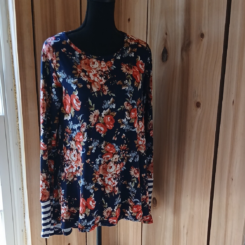 Floral Print Long Sleeve Top in Navy and Red